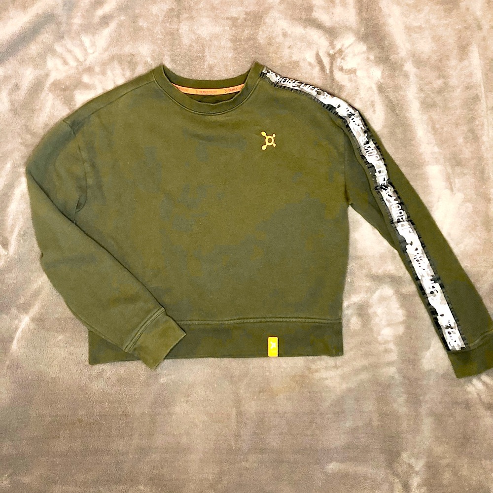 Orangetheory crop darkgreen sweatshirt w camo trim